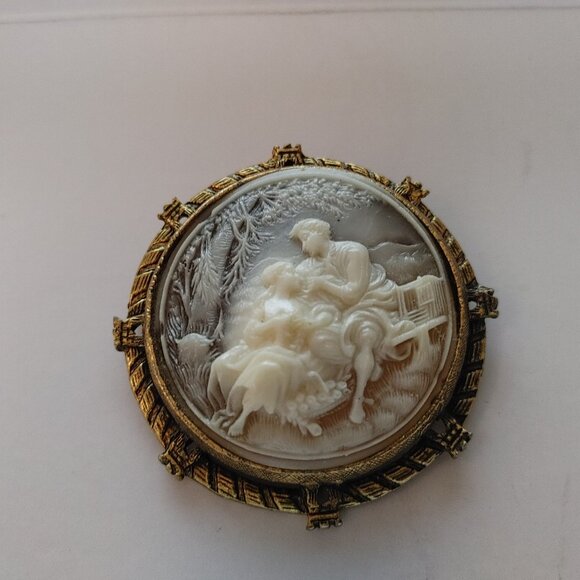 Vintage Victorian Courting Couple Brooch/Pendant - Picture 4 of 6